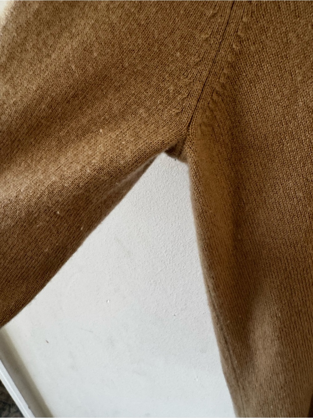 Vince Weekend Casual Cashmere Women’s V-Neck Sweater in Camel, Small - Picture 13 of 16